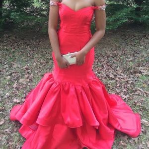 Red Elegant/Formal Prom Dress